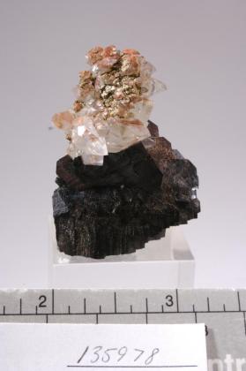 Babingtonite with CALCITE and Stilpnomelane