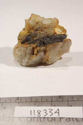 Ferritungstite with Hübnerite and Quartz