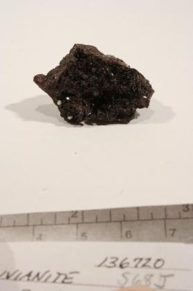 Manganvesuvianite