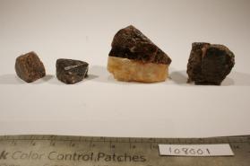 Tantalite-(Mn) with Quartz