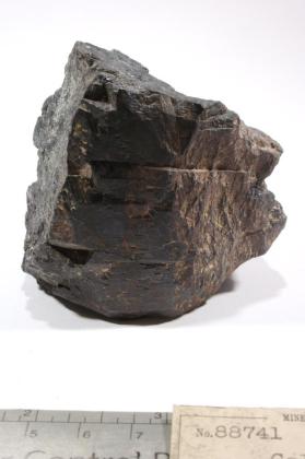 Columbite-(Fe) with yellow crust