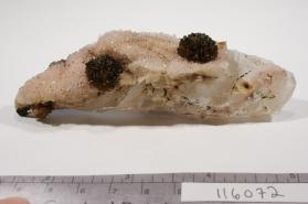 Eosphorite with Quartz and Rose quartz druse