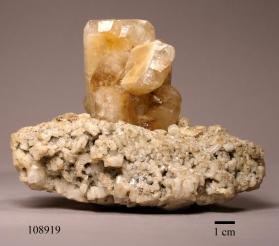 Hydroxylherderite