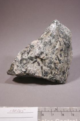 Høgtuvaite with Phenakite