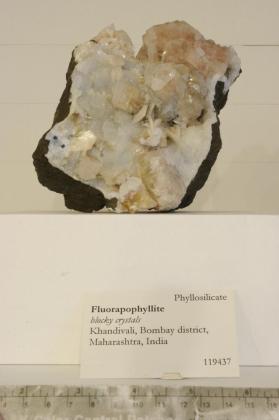 Apophyllite-(KF)