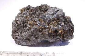 pitchy iron ore