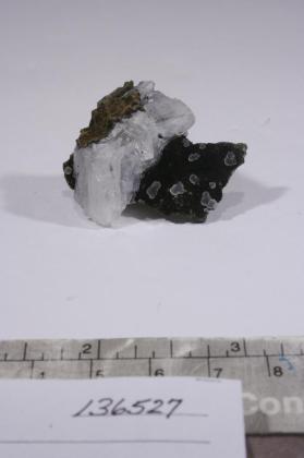 Heulandite with Chlorite and Cristobalite and Julgoldite-(Fe2+)