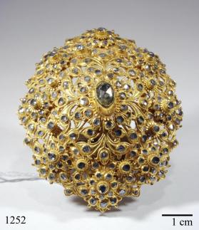 Diamond and gold brooch