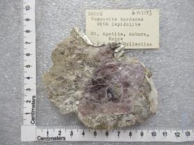 muscovite bordered with lepidolite