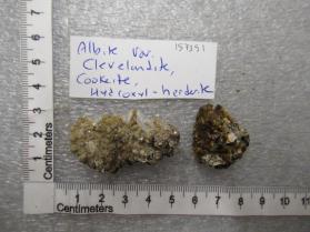 albite var. cleavelandite, cookeite, hydroxyl-herderite