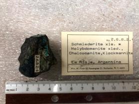 Schmiederite xls w Molybdomenite xled, Chalcomenite, Klockmannite