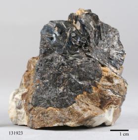 Columbite-(Fe) with Albite and CASSITERITE