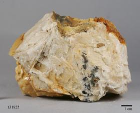 Columbite-(Fe) with Albite