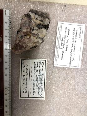Novakite (very rich) with Safflorite, Uraninite