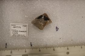 Baotite
