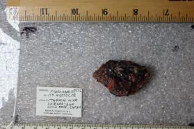 Pyroxmangite with Neotocite