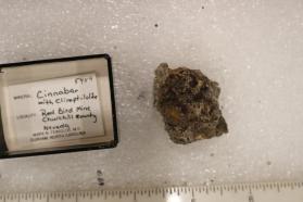 Cinnabar with Cliroptilotite