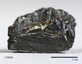 Ferrotapiolite