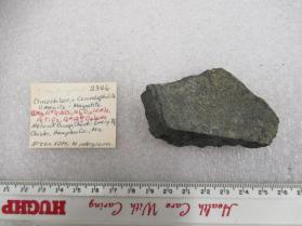 Yellow-Titanite, Clinochlore, v. Corundophilite, Ilmenite-Magnetite