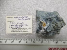 Bario-ortho-joaquinite (matrix)