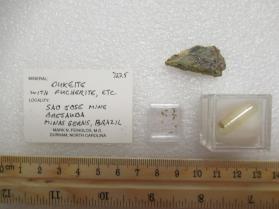 Dukeite with Pucherite (3 pieces)