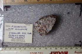 Pyroaurite with Willemite (Pyroaurite-2H)