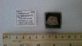 Robertsite On Bobdownsite (Whitlockite)