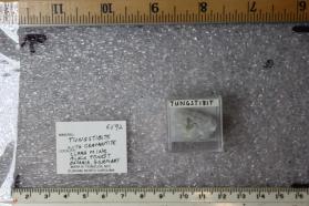 Tungstibite with Cervantite