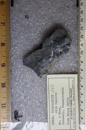Tochilinite with Calcite
