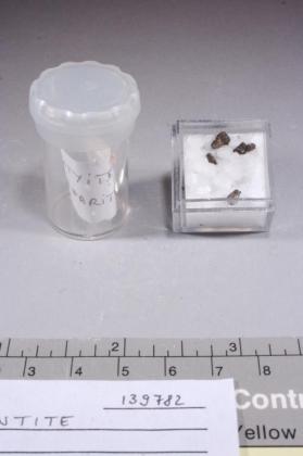 Calciotantite