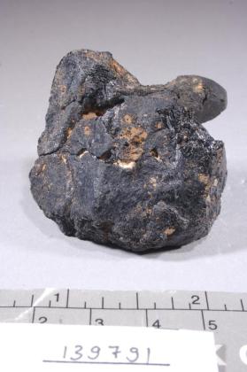 Ferrotapiolite