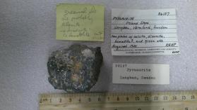 Pyroaurite