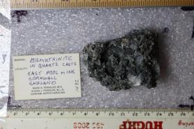 Bismuthinite with Quartz