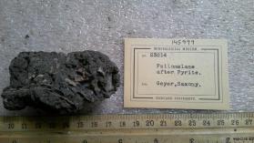 Psilomelane after pyrite