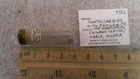 Tantalcarbide with Jedwabite