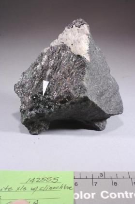 CORUNDUM with Clinochlore and Magnetite