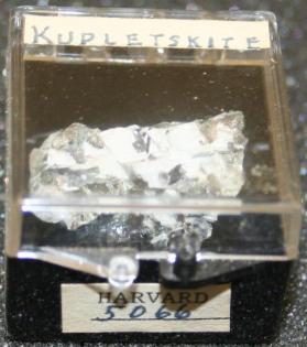 Kupletskite