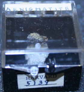 Aenigmatite
