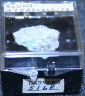 Alumohydrocalcite