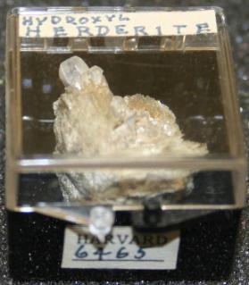 Hydroxylherderite