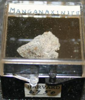 Axinite-(Mn)