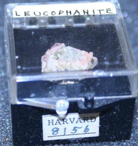 Leucophanite