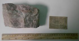 Syenite banded, rich in nepheline