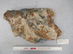 Strunzite with Biotite and Triphylite