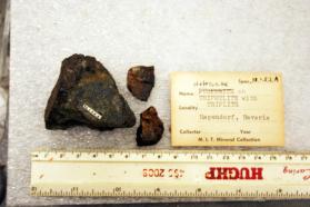 Heterosite on Triphylite with Triplite