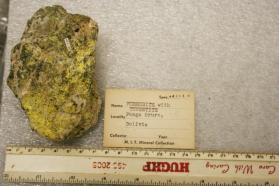 Ferberite with Tungstite