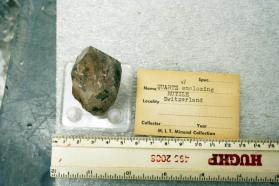 Quartz crystal inclosing Rutile