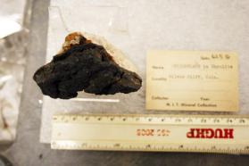 Psilomelane on Rhyolite