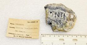 Tellurium with Barite and Quartz
