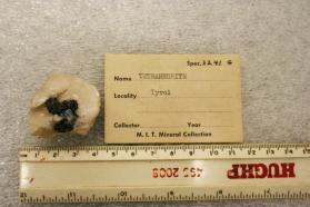 Tetrahedrite on Barite crystals